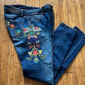ITALIAN Floral Embroidered Jeans SZ 26